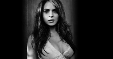 Lindsay Lohan - Black Hole