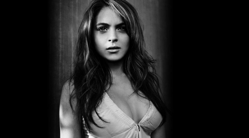 Lindsay Lohan - Black Hole