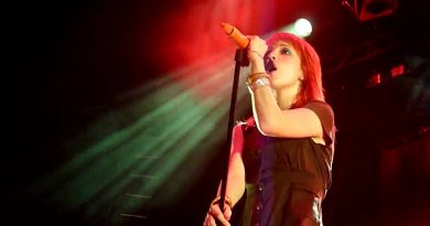 Paramore - Let The Flames Begin