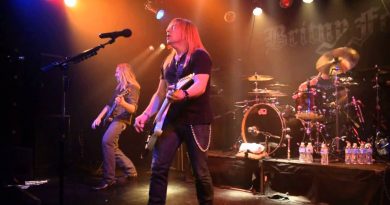 Britny Fox - Long Way To Love