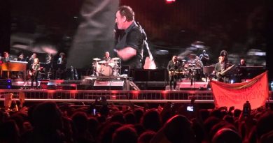 Bruce Springsteen - Out In The Street