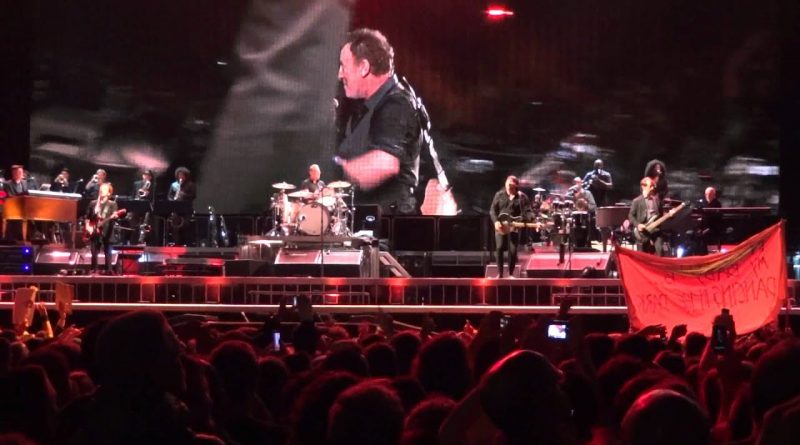 Bruce Springsteen - Out In The Street