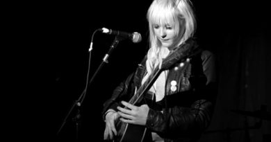 Laura Marling - Crawled Out Of The Sea