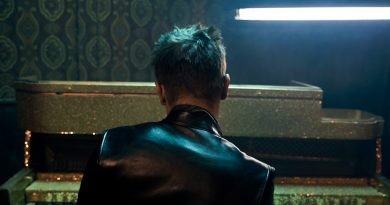 Jeremy Renner - Never Sorry