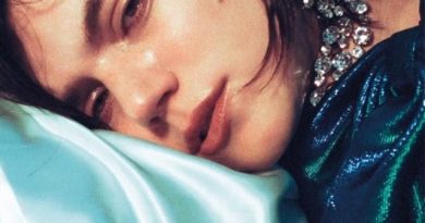 SoKo - Being Sad Is Not A Crime