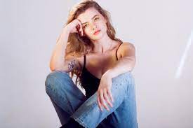 Rosie Carney - Awake Me