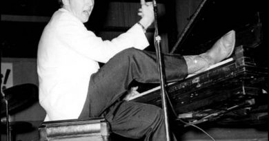 Jerry Lee Lewis - Milkshake Mademoiselle