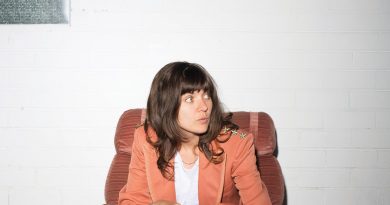 Courtney Barnett - Don't Apply Compression Gently