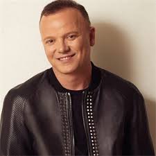 Gigi D'Alessio - Besame