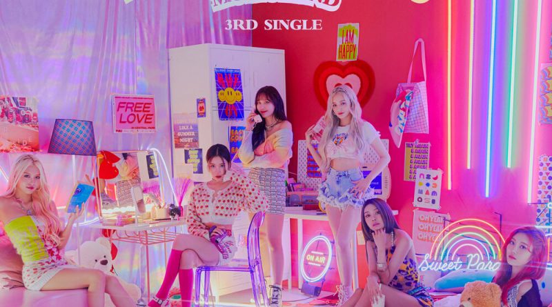 MOMOLAND, CHROMANCE - Wrap Me In Plastic