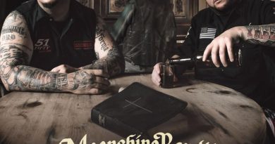 Moonshine Bandits – She's Crazy
