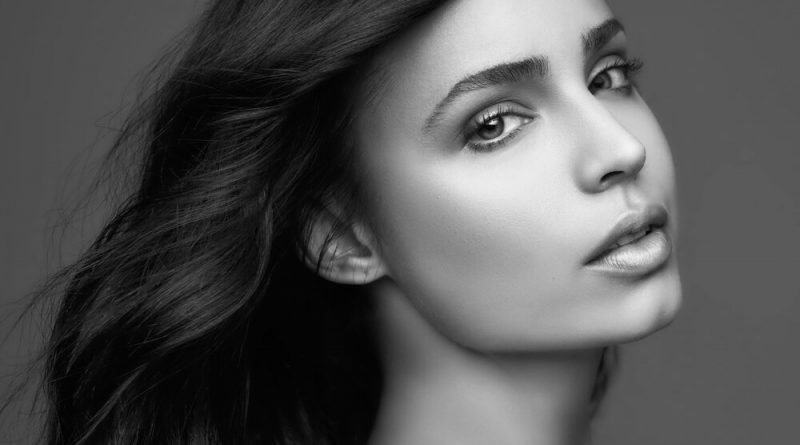 Sofia Carson - Hold On To Me