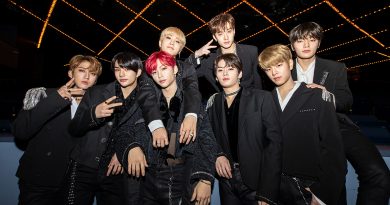 Stray Kids - Awkward Silence
