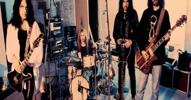 Kiss - Hate