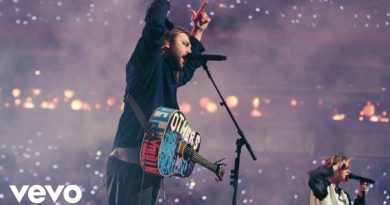 Hillsong Worship - Away In A Manger