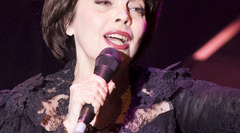 Mireille Mathieu - L'amour oublie le temps