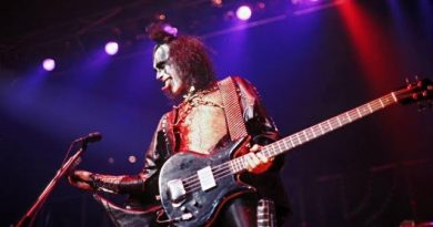 Kiss - Ladies Room