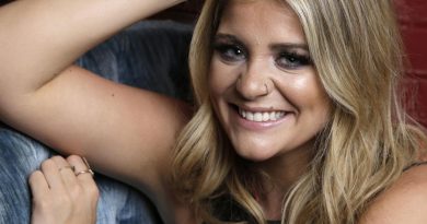 LaUren ALaina