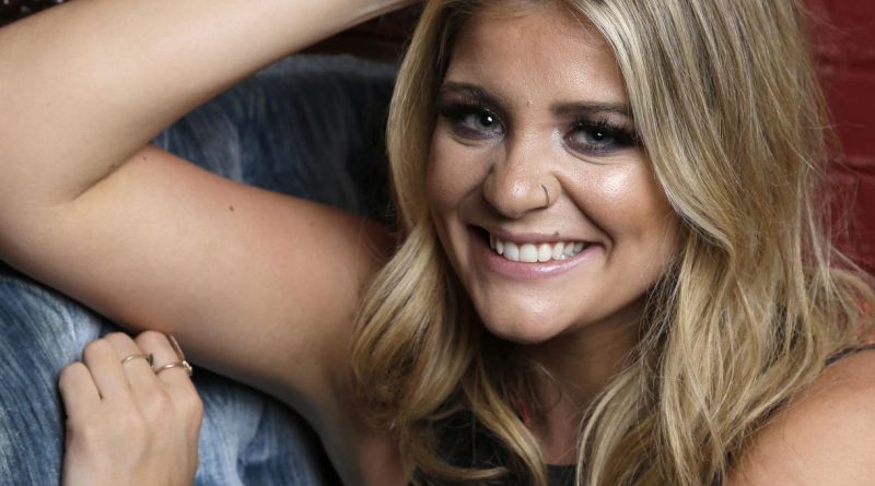 LaUren ALaina