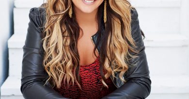 LaUren ALaina
