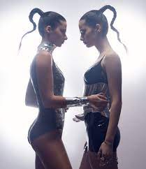 Benny Benassi, Bloom Twins - DayDream