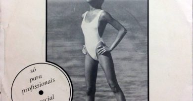Whitney Houston - Hold Me