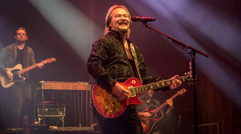 Travis Tritt - The Girl's Gone Wild