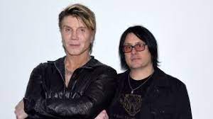 Goo Goo Dolls - Girl Right Next to Me