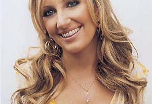 Lee Ann Womack - A Man With 18 Wheels