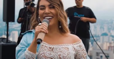Naiara Azevedo - Rapariga Digital