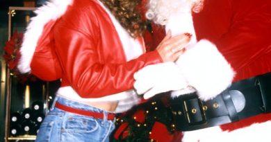 Mariah Carey - Santa Claus Is Coming To Town Intro