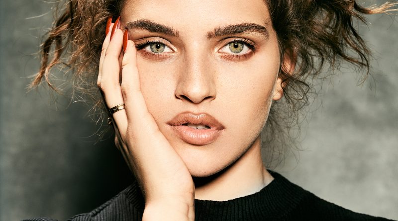 Mae Muller - Plot twist