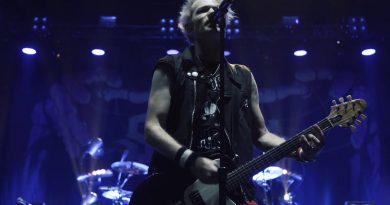 Sum41 - Holy Image Of Lies