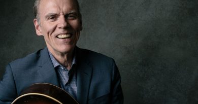 John Hiatt - Sure As I'm Sittin' Here