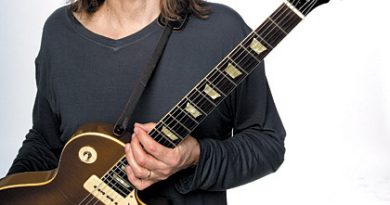 John Hiatt - String Pull Job