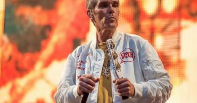 Ian Brown - It's Raining Diamonds