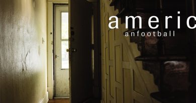 American Football - Everyone Is Dressed Up