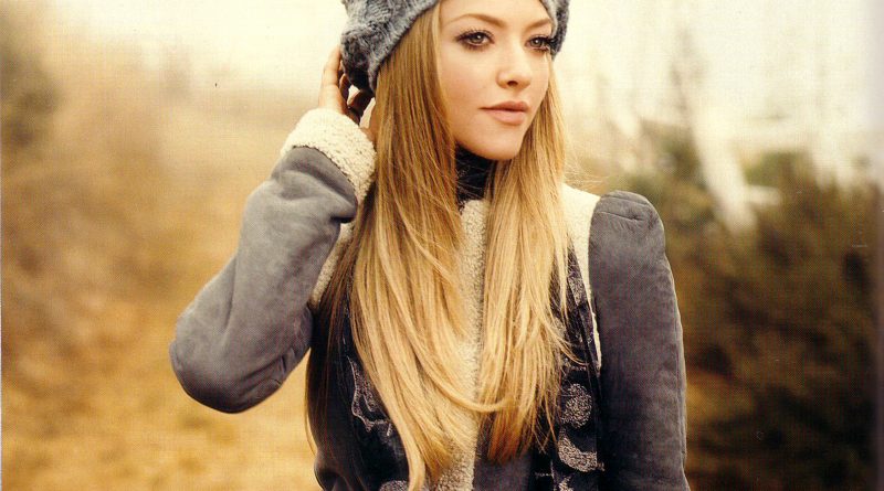 Amanda Seyfried - Little House