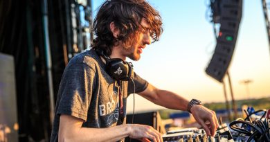 Mat Zo - Fly While You're Still Free