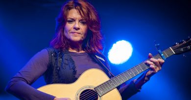 Rosanne Cash – Crossing To Jerusalem