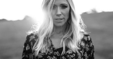 Ellie Holcomb - You Love Me Best