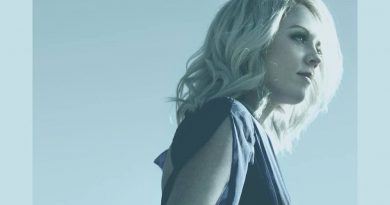 Sarah Reeves - Feel the Waters