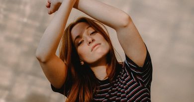 Orla Gartland - Between My Teeth