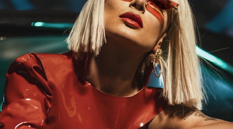 Iveta Mukuchyan - Mad Woman