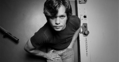 John Mellencamp - Hot Night In A Cold Town