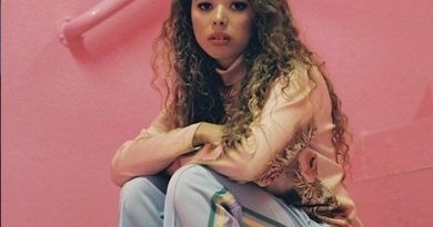 Nilüfer Yanya - company