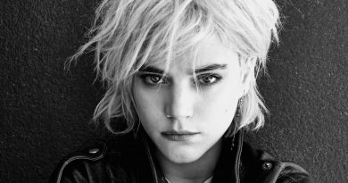 Soko - I Come in Peace