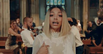 Col3trane, Mahalia - Pretty