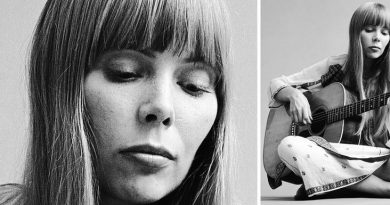 Joni Mitchell - Blonde in the Bleachers