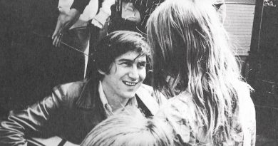 Phil Ochs - Links on the Chain